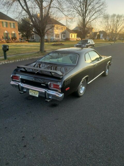 Plymouth Duster 1974 image number 18