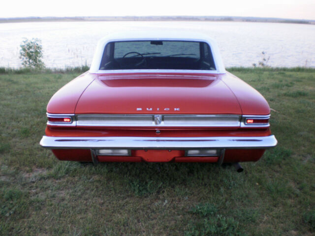 Buick Skylark 1961 image number 9