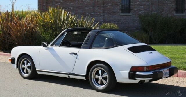 Porsche 911 1976 image number 1