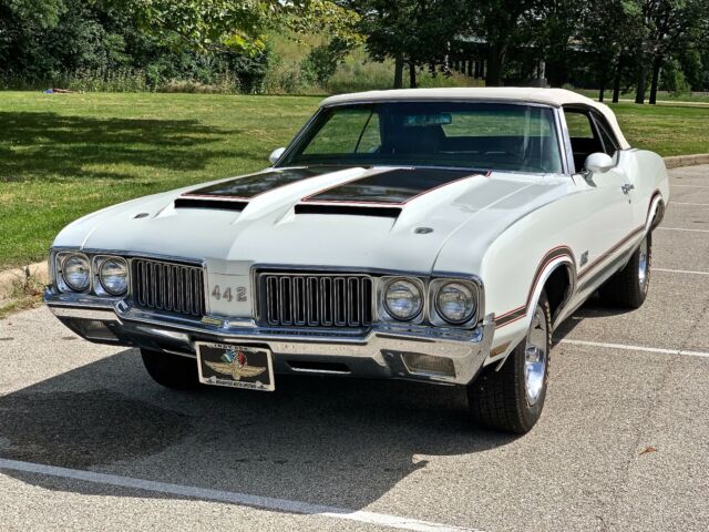 Oldsmobile Cutlass 1970 image number 0