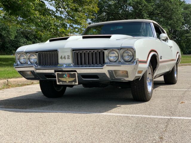 Oldsmobile Cutlass 1970 image number 1