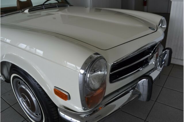 Mercedes-Benz SL-Class 1971 image number 16