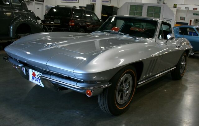 Chevrolet Corvette 1965 image number 0