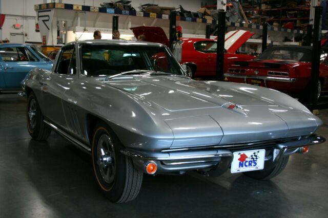 Chevrolet Corvette 1965 image number 28