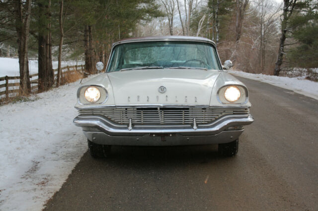 Chrysler Saratoga 1957 image number 2