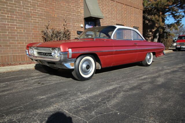 Oldsmobile Eighty-Eight 1961 image number 0