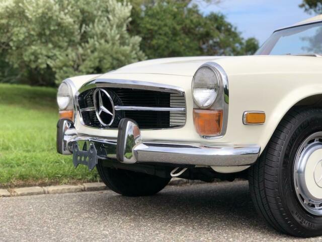 Mercedes-Benz SL-Class 1971 image number 19