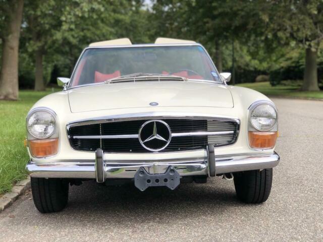 Mercedes-Benz SL-Class 1971 image number 39