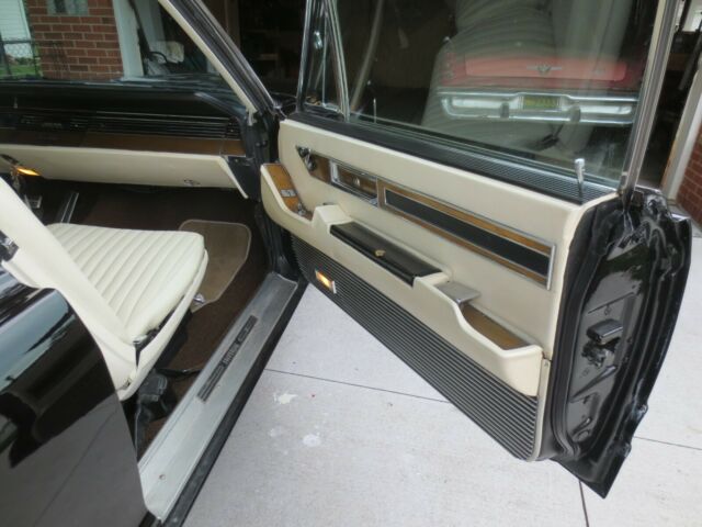 Chrysler Imperial 1968 image number 33