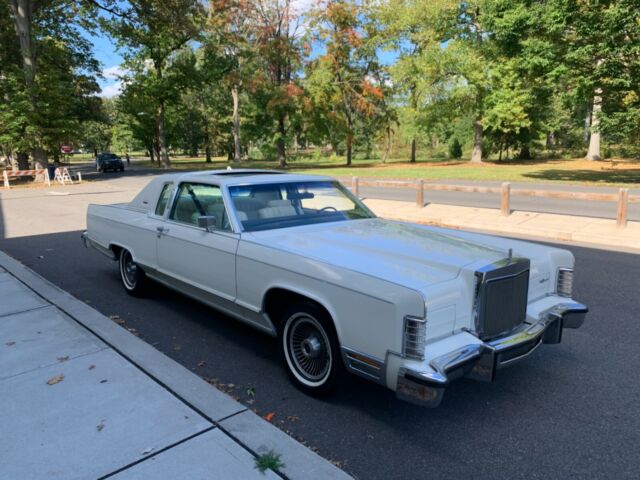 Lincoln Continental 1979 image number 2