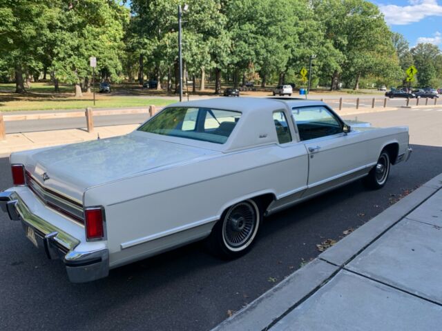 Lincoln Continental 1979 image number 24