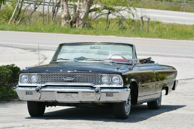 Ford Galaxie 1963 image number 3