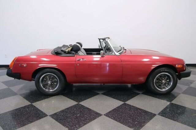 MG MGB 1975 image number 15