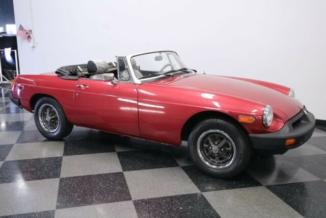 MG MGB 1975 image number 16