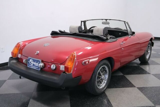 MG MGB 1975 image number 37