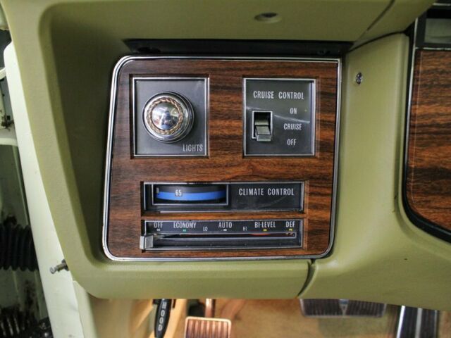 Cadillac Seville 1976 image number 12