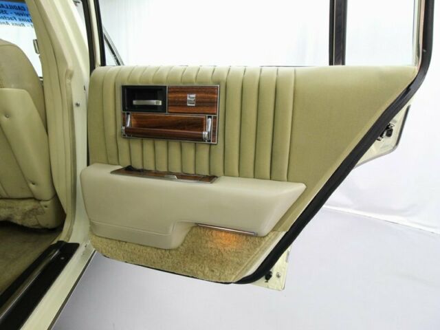 Cadillac Seville 1976 image number 23