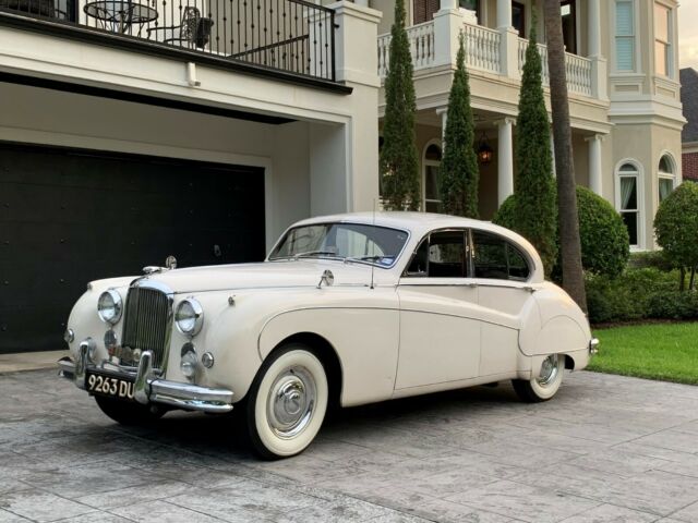 Jaguar Mark IX 1961 image number 10