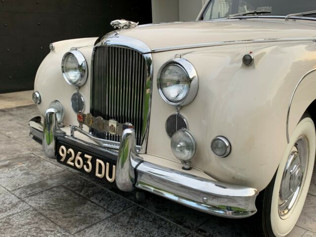 Jaguar Mark IX 1961 image number 12