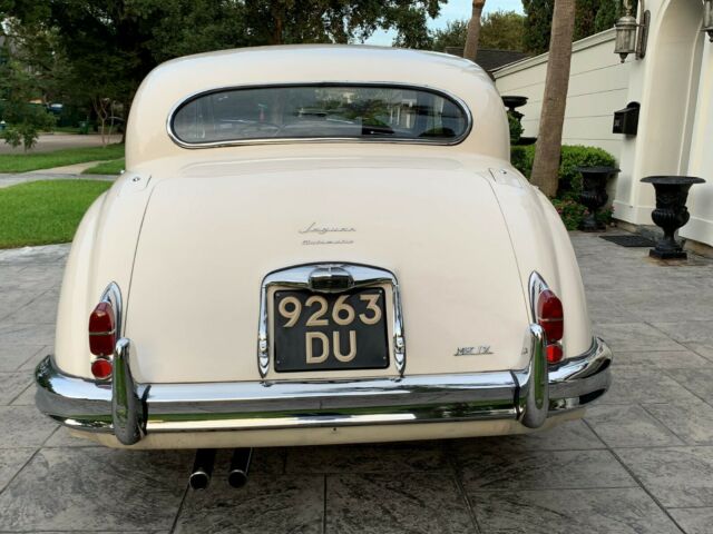 Jaguar Mark IX 1961 image number 37