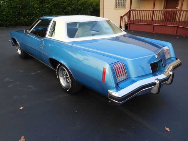 Pontiac Grand Prix 1975 image number 28