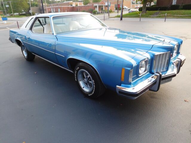 Pontiac Grand Prix 1975 image number 32