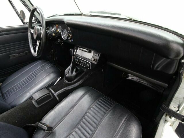 MG Midget 1972 image number 39