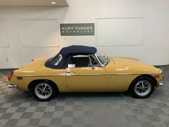 MG MGB 1972 image number 21