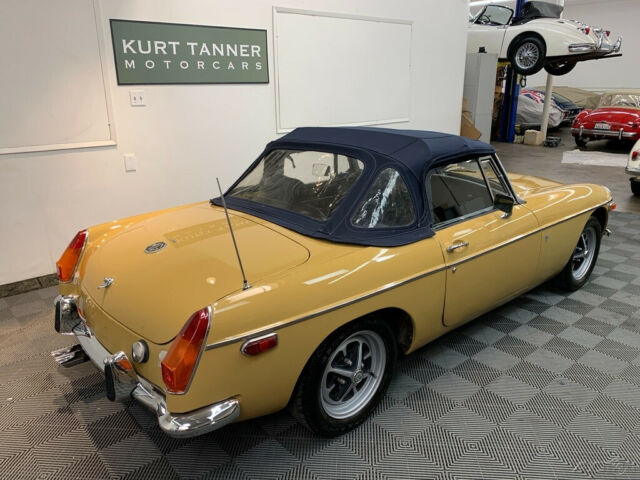 MG MGB 1972 image number 22