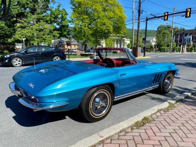 Chevrolet Corvette 1965 image number 28