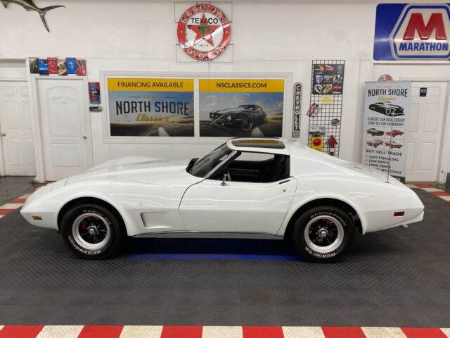 Chevrolet Corvette 1975 image number 2