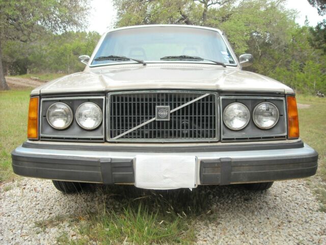 Volvo 240 1979 image number 2