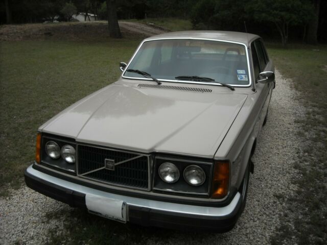 Volvo 240 1979 image number 26