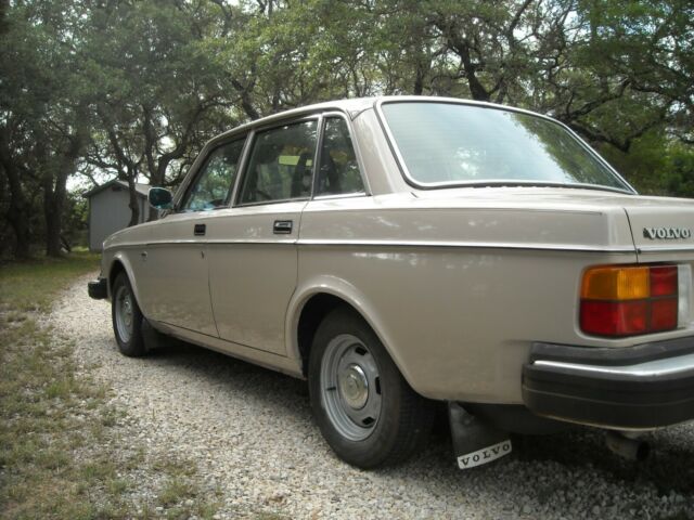 Volvo 240 1979 image number 29