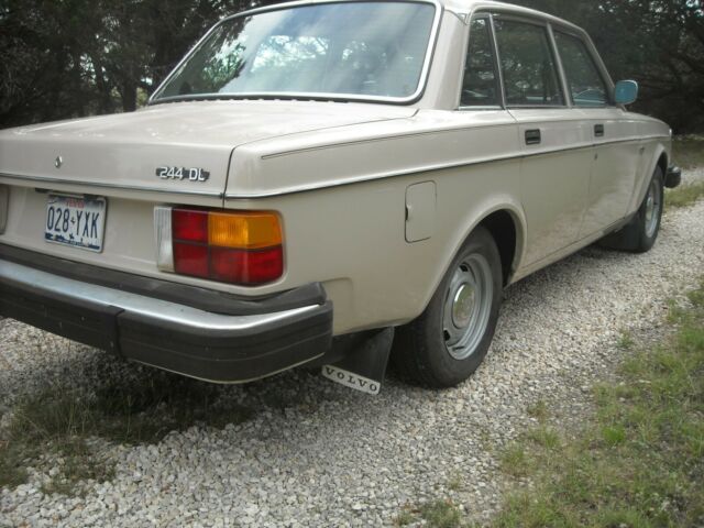 Volvo 240 1979 image number 30