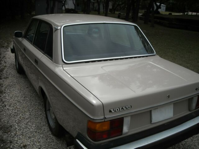 Volvo 240 1979 image number 6