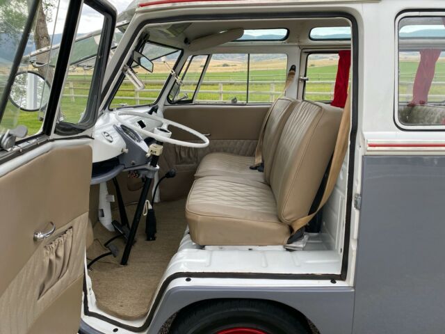 Volkswagen Bus/Vanagon 1974 image number 38