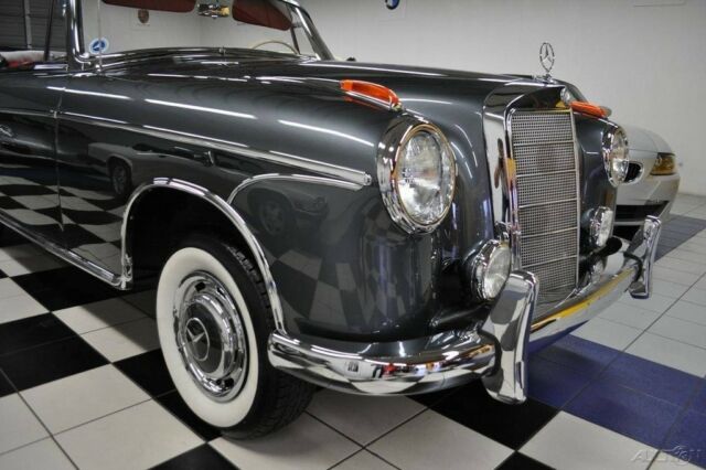 Mercedes-Benz 200-Series 1960 image number 17