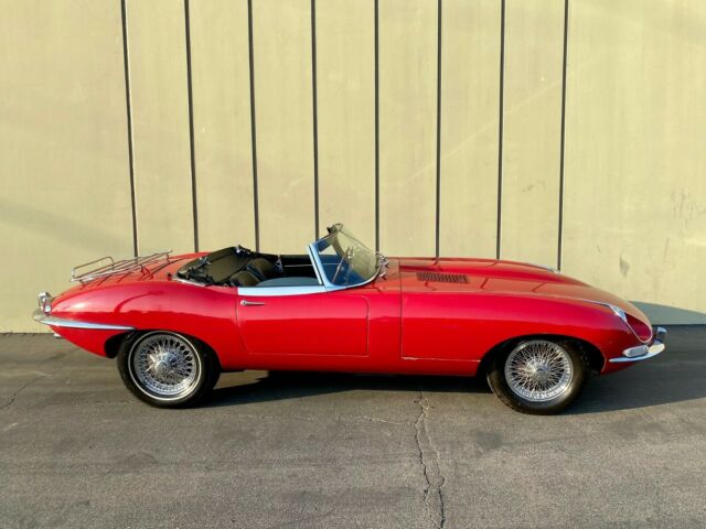 Jaguar E-Type 1968 image number 26