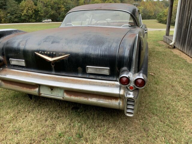 Cadillac Fleetwood 1957 image number 6