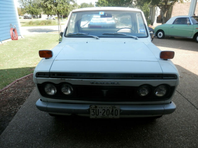 Toyota Hilux 1971 image number 1