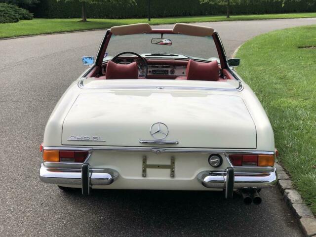 Mercedes-Benz SL-Class 1971 image number 32