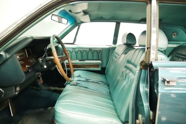 Lincoln Continental 1969 image number 28