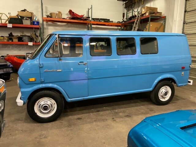 Ford E-Series Van 1974 image number 0