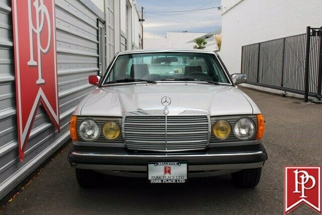 Mercedes-Benz 280CE 1978 image number 19