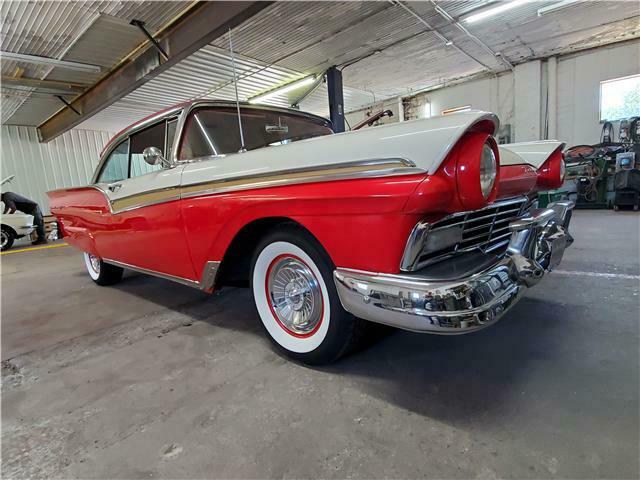 Ford Fairlane 1957 image number 16