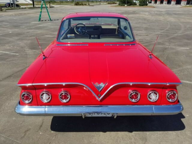 Chevrolet Impala 1961 image number 21