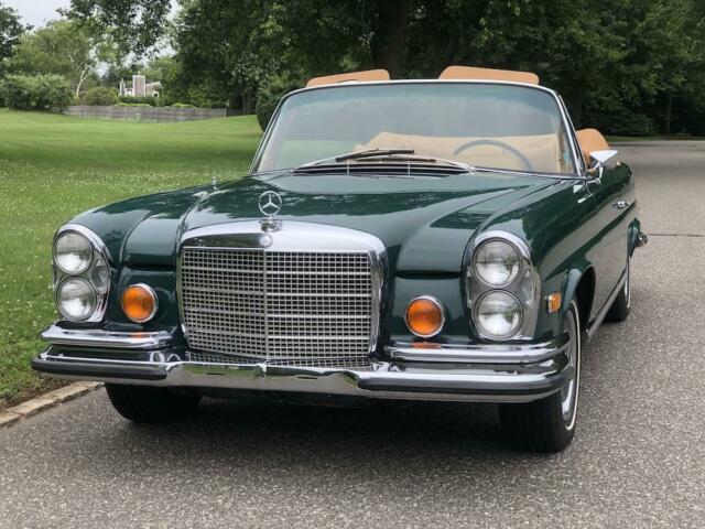 Mercedes-Benz 200-Series 1971 image number 14