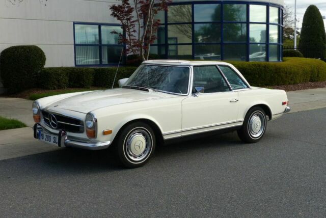 Mercedes-Benz SL-Class 1971 image number 26