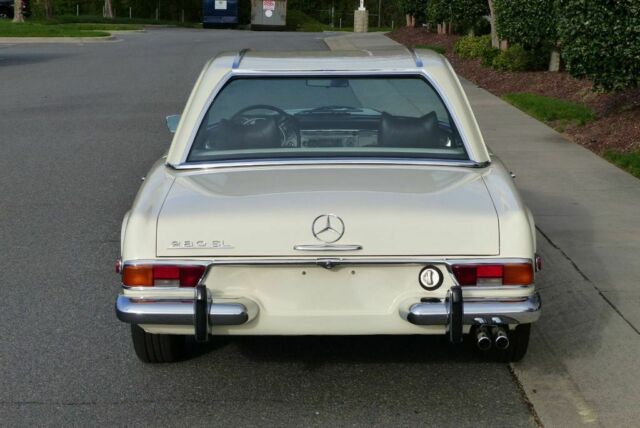 Mercedes-Benz SL-Class 1971 image number 28